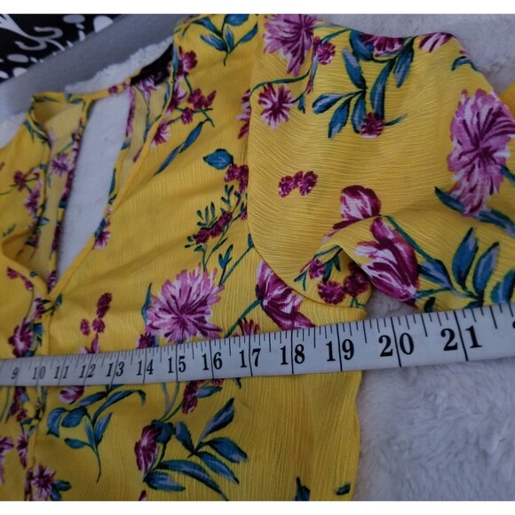 Women's Floral Smocked Yellow Top Size Medium Ruffled Sleeves - Picture 7 of 9